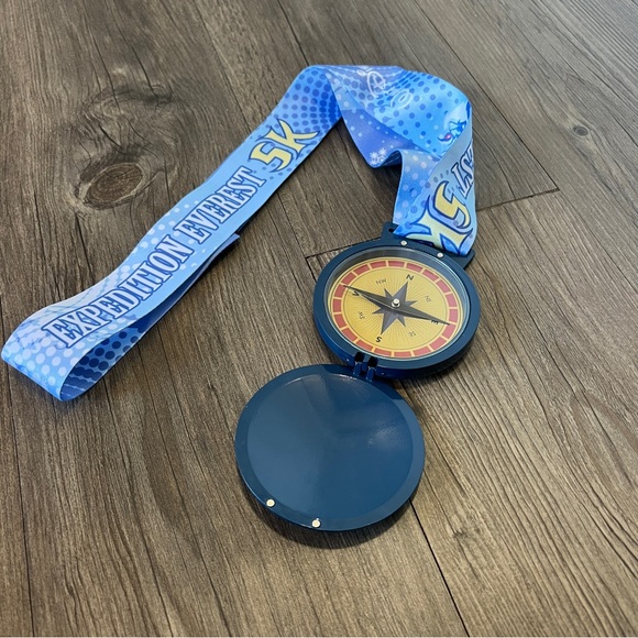 2022 RunDisney Expedition Everest 5K Medal - Picture 2 of 5